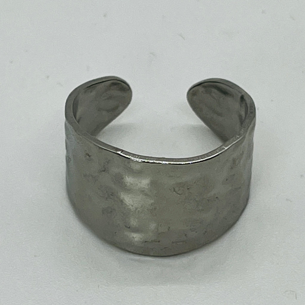 ANELLO FASCIA MARTELLATA